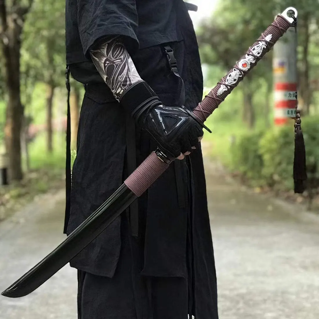 بستن شمشیر سامورایی در سمت راست